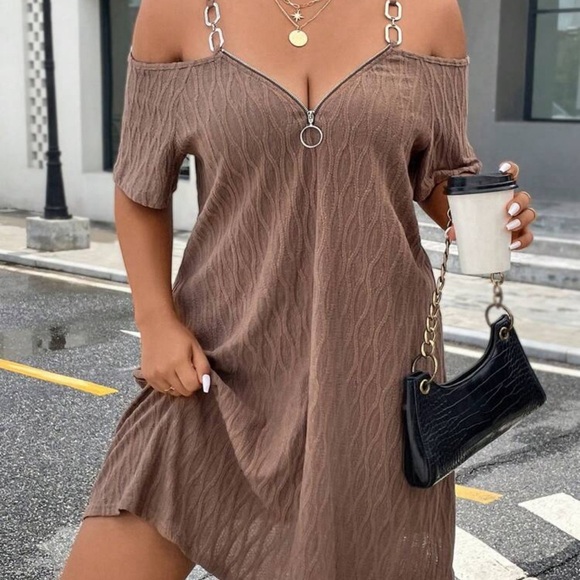 NWOT Cold Shoulder O-ring Detail Zip Front Dress - Picture 2 of 4